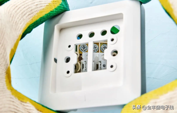 常见信号连接器_信号连接器怎么分类_信号器是什么